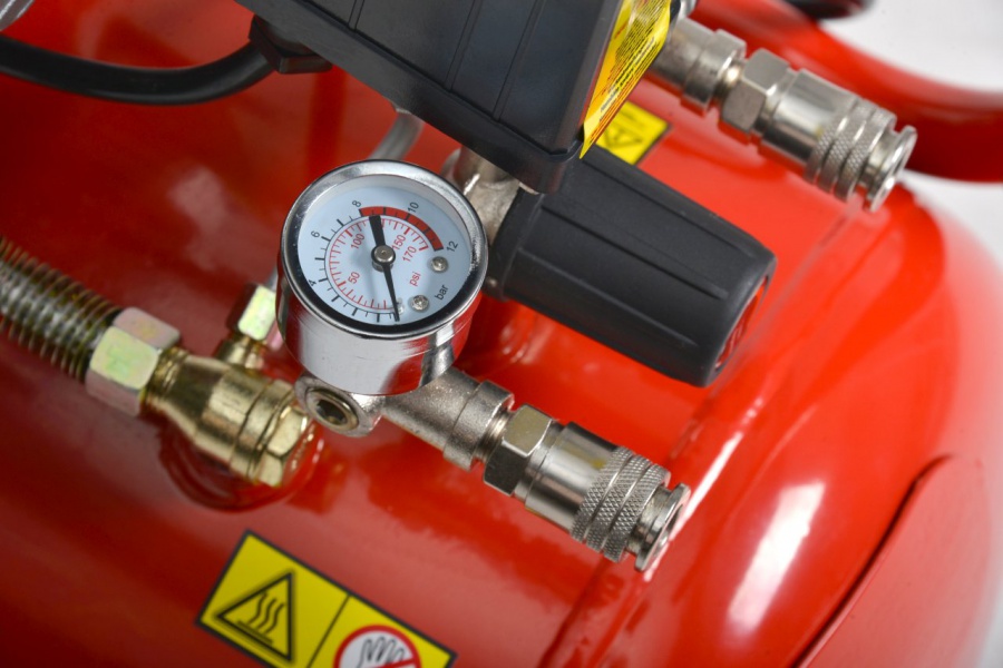 Kompressor med dubbla uttag - 50L 2200W Kompressor med dubbla uttag - 50L 2200W