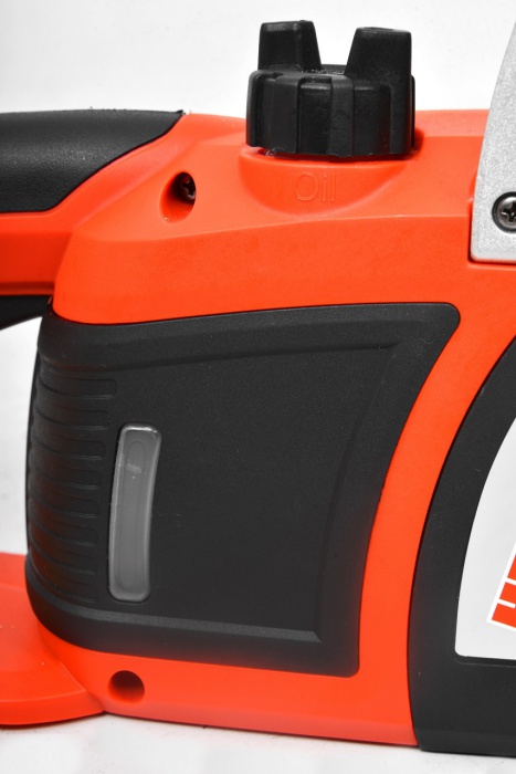 Elektrisk motorsåg med snabbkedjespänning - 2400W Elektrisk motorsåg med snabbkedjespänning - 2400W