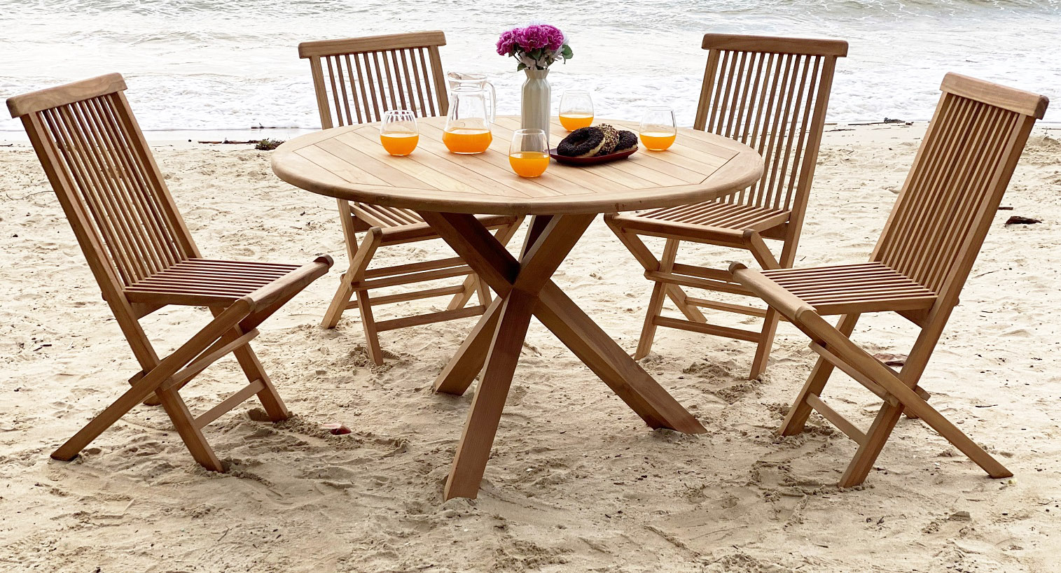 Saltö - runt matbord i teak 120 cm Saltö - runt matbord i teak 120 cm