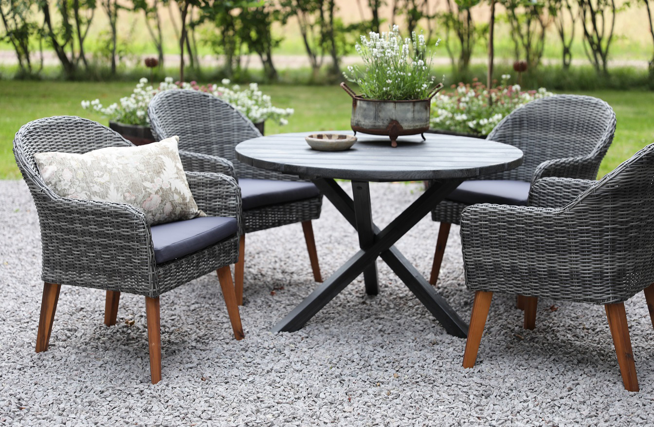 Matgrupp Mercury: Scottsdale runt bord i shabby Chic grå inklusive 4 st Valetta fåtöljer i grå konstrotting Matgrupp Mercury: Scottsdale runt bord i shabby Chic grå inklusive 4 st Valetta fåtöljer i grå konstrotting