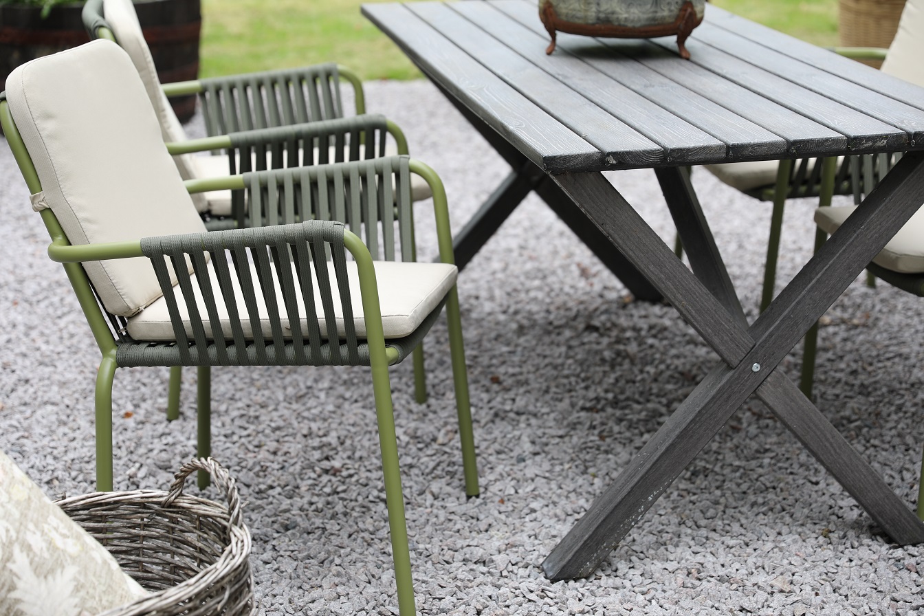 Matgrupp Scottsdale bord 150 cm i Shabby Chic grå inklusive 4 st gröna stapelbara Lincoln stolar Matgrupp Scottsdale bord 150 cm i Shabby Chic grå inklusive 4 st gröna stapelbara Lincoln stolar