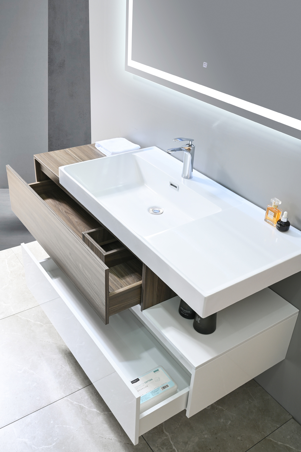 Badrumsmöbler Nordic Duo - Vit & Trä Badrumsmöbler Nordic Duo - Vit & Trä