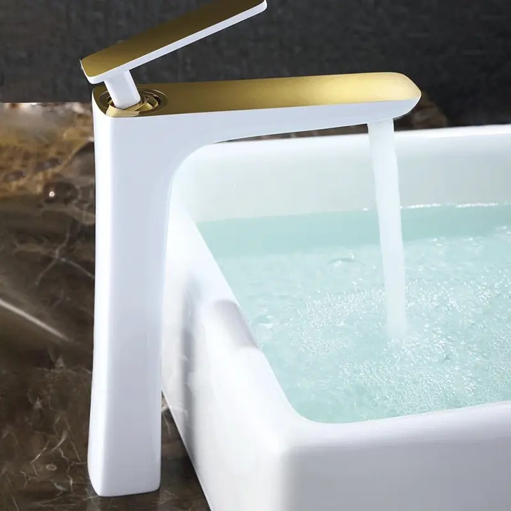 Tvättställblandare Peony - Hög pip | Vit/Guld Tvättställblandare Peony - Hög pip | Vit/Guld