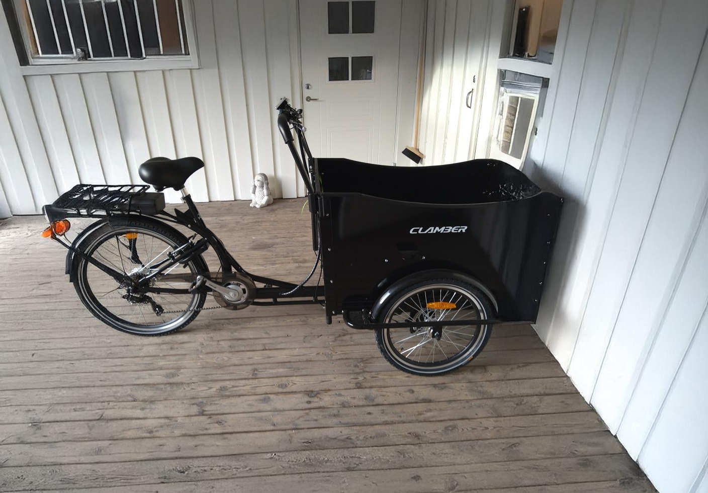 Eldriven Lådcykel med svart låda + Reflexsele Eldriven Lådcykel med svart låda + Reflexsele