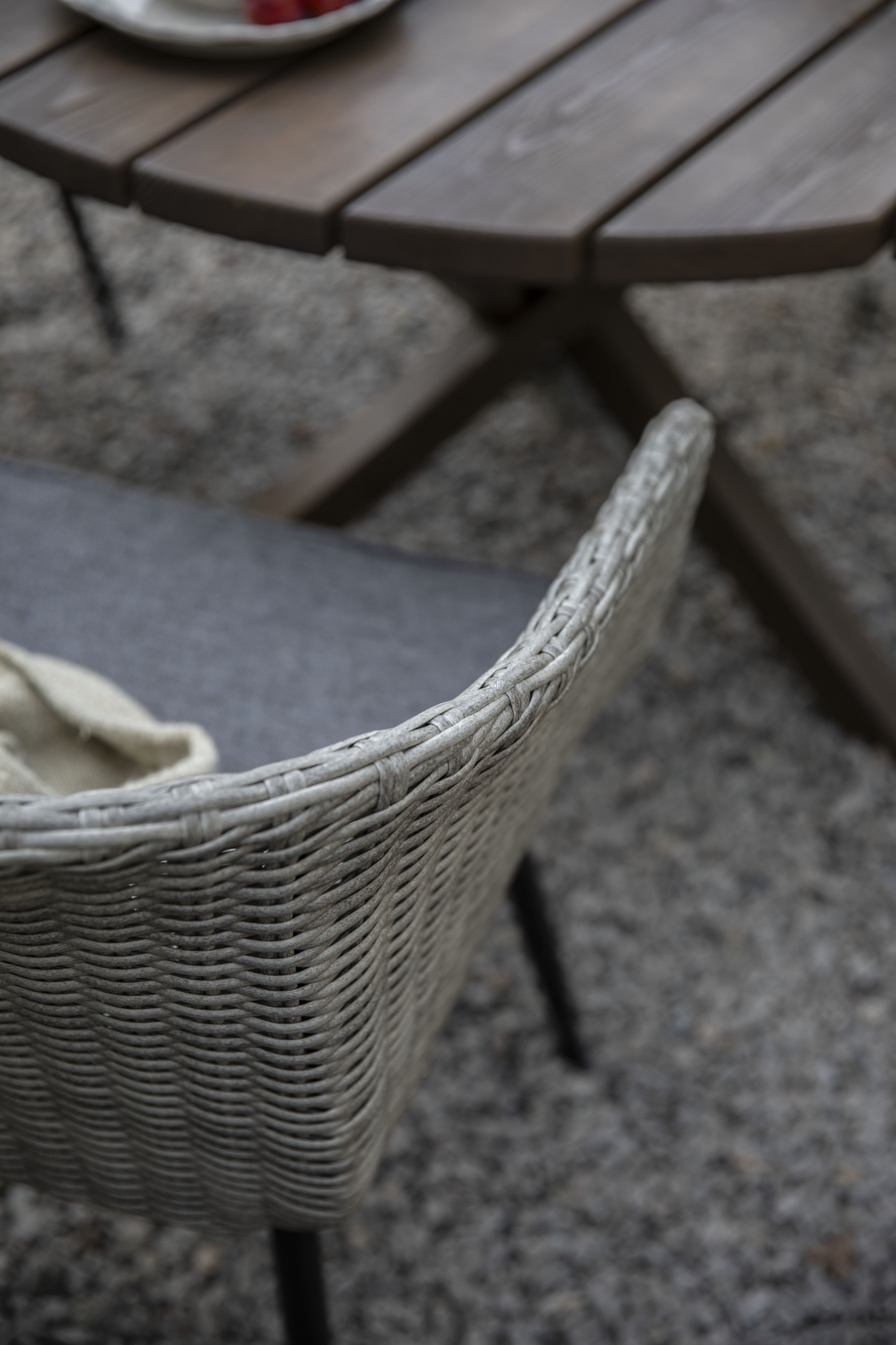 Trädgårdsstol - Aster | grå konstrotting med dyna Trädgårdsstol - Aster | grå konstrotting med dyna