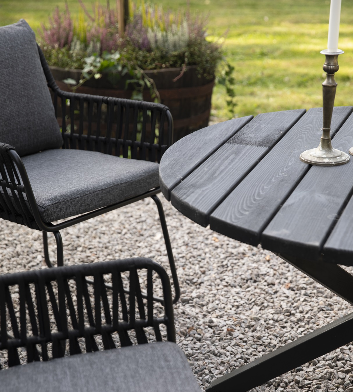 Scottsdale runt utebord 112 cm -Svartlaserad furu