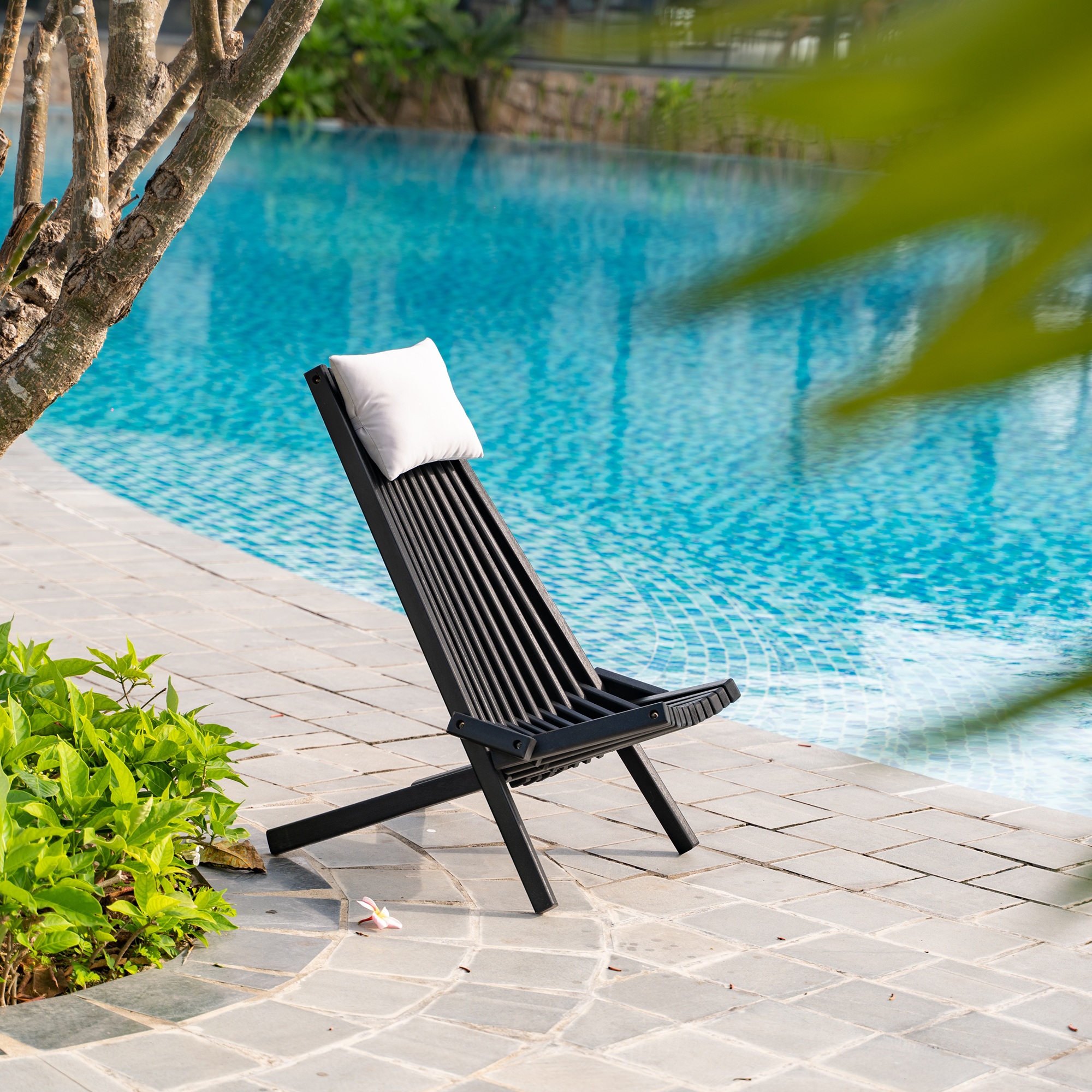 Calcutta däckstol med nackkudde - Svartbetsad Calcutta däckstol med nackkudde - Svartbetsad