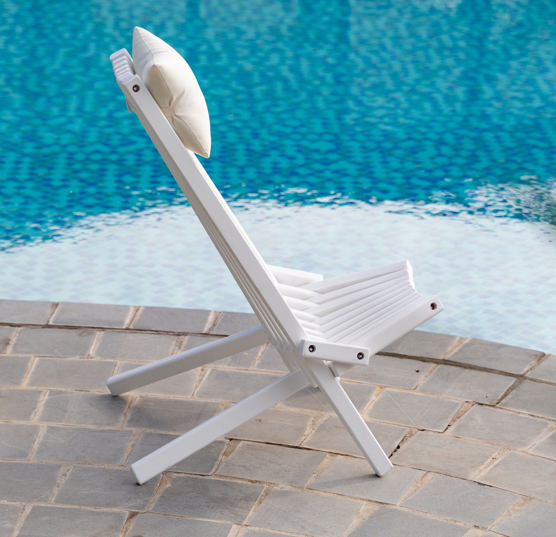 Calcutta solstol med nackkudde - Vit Calcutta solstol med nackkudde - Vit