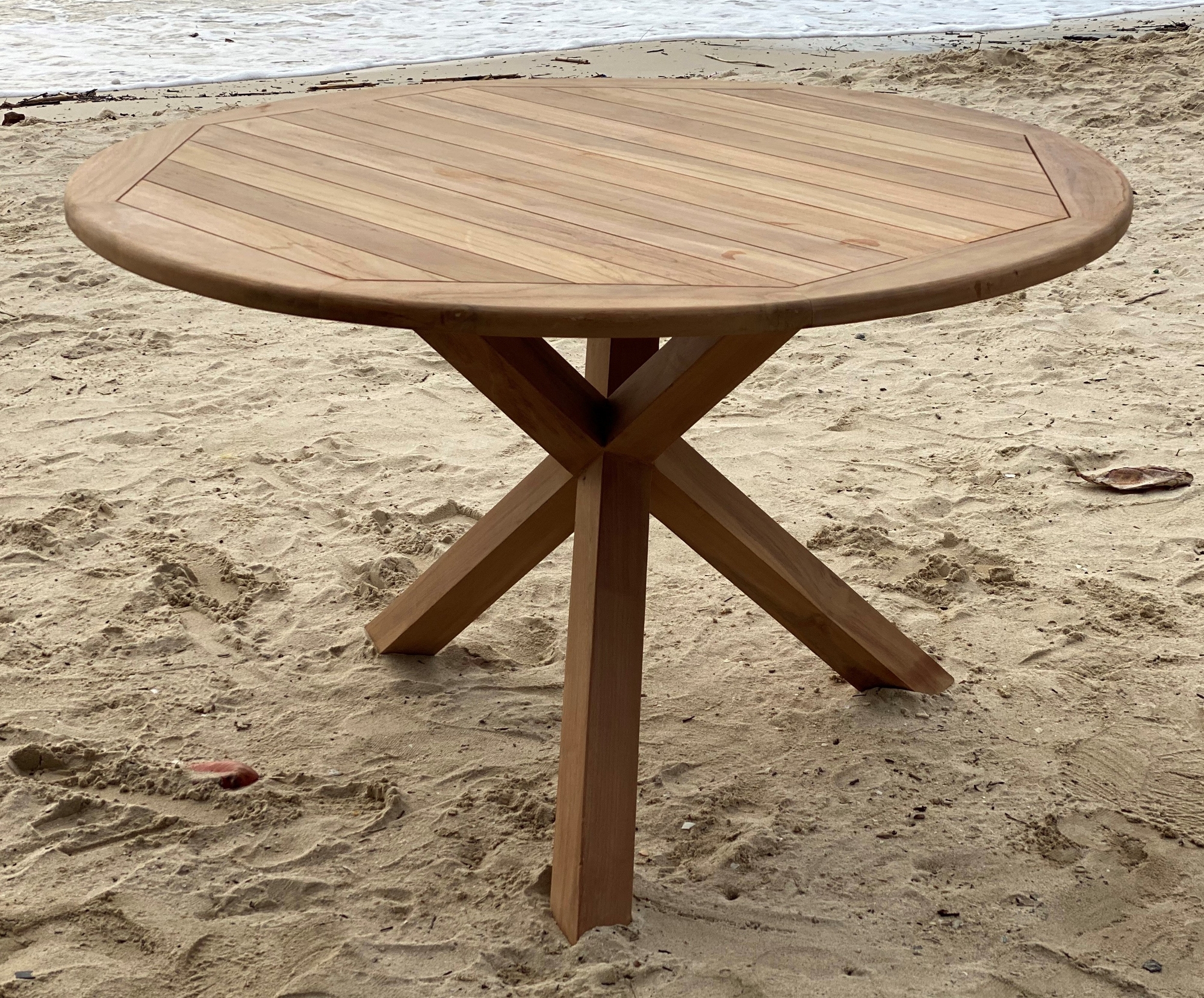 Saltö - runt matbord i teak 120 cm Saltö - runt matbord i teak 120 cm