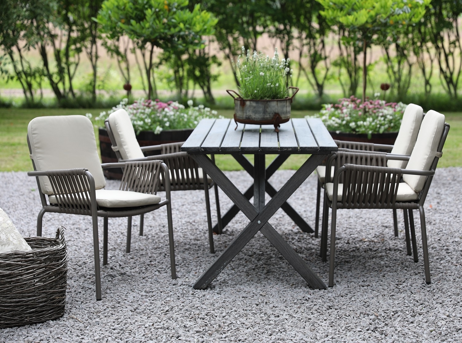 Matgrupp Scottsdale: bord 150 cm inklusive 4 st gra Lincoln stolar stapelbara