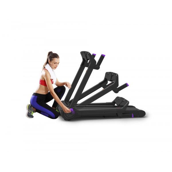 Juoksumatto Bluetoothilla ja sisäänrakennetuilla kaiuttimilla Juoksumatto Bluetoothilla ja sisäänrakennetuilla kaiuttimilla