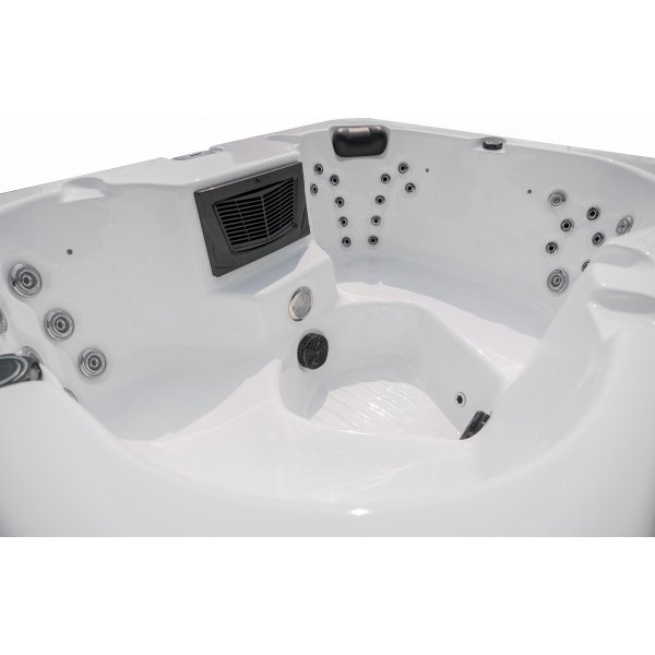 Spabad Aurora – 4 sittplatser (200×155 cm) Spabad Aurora – 4 sittplatser (200×155 cm)