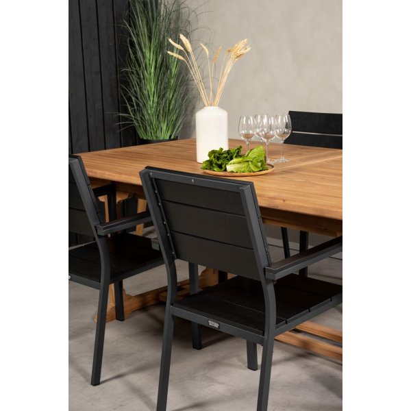 Bjuråker Matgrupp (195x110) - Svart/Natur - 4 Stolar Bjuråker Matgrupp (195x110) - Svart/Natur - 4 Stolar
