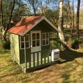 Vi är väldigt nöjda. Eftersom det var en regel mer än på ritningen saknades några få skruvar men övrigt var den lätt att montera. Lekstuga Hathi 1,5 m²