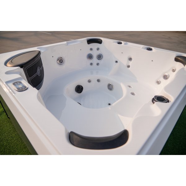 Spabad Nepton – 5 sittplatser (200×200 cm) Spabad Nepton – 5 sittplatser (200×200 cm)