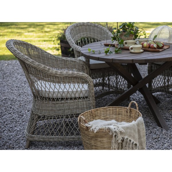 Utegrupp Marbella: Scottsdale runt brunt matbord �112 cm inklusive 4 st Marbella karmstolar i natruf�rgad konstrotting
