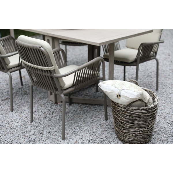 Spisegruppe Saltö grå teak: Nedslået bord inkl. 4 grå Lincoln stelstole Spisegruppe Saltö grå teak: Nedslået bord inkl. 4 grå Lincoln stelstole