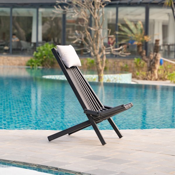 Calcutta Liegestuhl mit Nackenkissen - Schwarz gebeizt + Reinigungsspray für Gartenmöbel Calcutta Liegestuhl mit Nackenkissen - Schwarz gebeizt + Reinigungsspray für Gartenmöbel