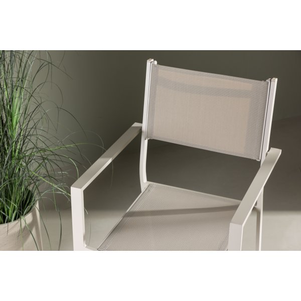 Chania-ruokatuoli - Beige + Tekstiilien kyllästäminen ulkokalusteisiin Chania-ruokatuoli - Beige + Tekstiilien kyllästäminen ulkokalusteisiin