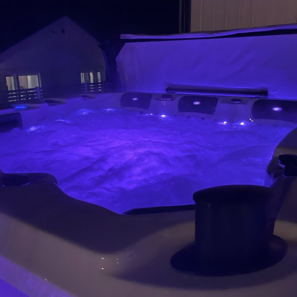 Spabad Serenity med WiFi - 5-6 Personer Spabad Serenity med WiFi - 5-6 Personer