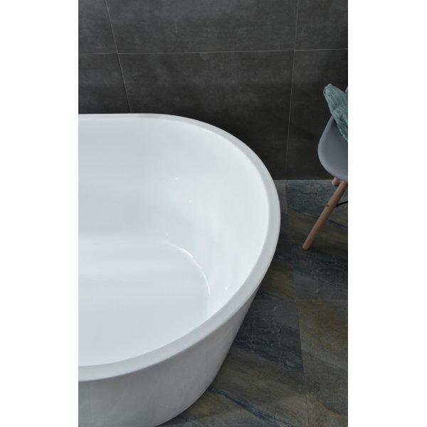 Fristående badkar 140 × 75 cm – högblank vit akryl Fristående badkar 140 × 75 cm – högblank vit akryl