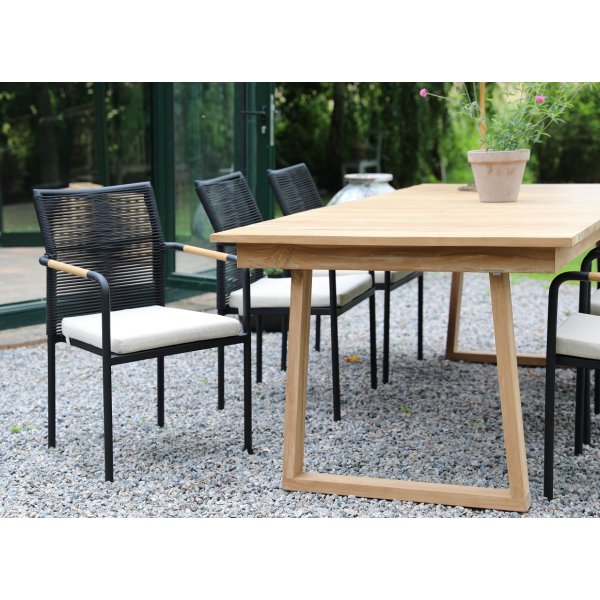 Saltö Outdoor Dining Group Esstisch 240 x 100 cm mit 6 Skanör Gestellstühlen - Teak/Schwarz Saltö Outdoor Dining Group Esstisch 240 x 100 cm mit 6 Skanör Gestellstühlen - Teak/Schwarz