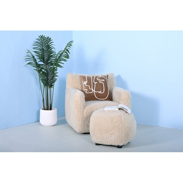 Fluffy sittpuff i beige h�rigt tyg