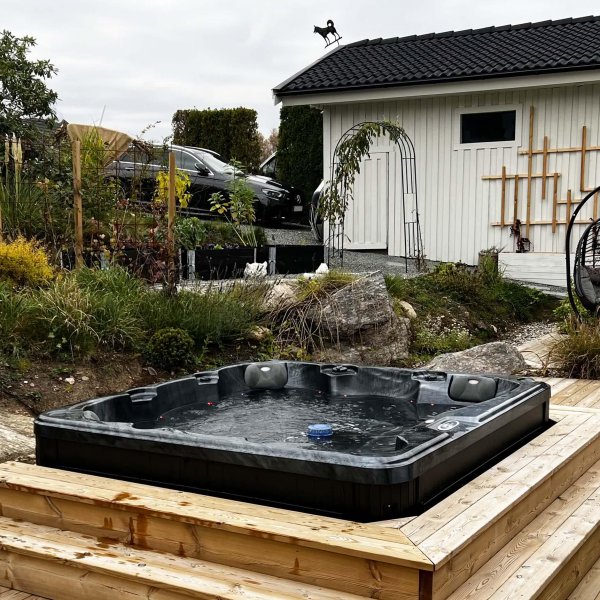 Spabad Poseidon Blackline - 5-6 personer Spabad Poseidon Blackline - 5-6 personer