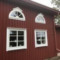 Kundbild Tr�f�nster halvm�ne: Bytt f�nster p� det gamla huset...