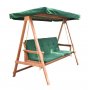 F�llbar hammock i tr� med gr�nt tak
