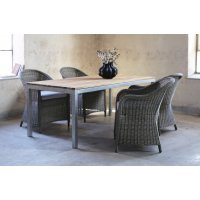 Matgrupp Alva: Matbord i teak / Galvaniserat stål med 4 st Mercury fåtöljer i grå konstrotting Matgrupp Alva: Matbord i teak / Galvaniserat stål med 4 st Mercury fåtöljer i grå konstrotting