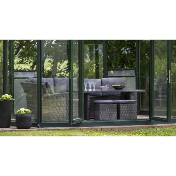 Harskär utemöbelgrupp hörnsoffa med bord och sittpallar - Mörkgrå konstrotting Harskär utemöbelgrupp hörnsoffa med bord och sittpallar - Mörkgrå konstrotting