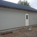 Dom va som förväntningarna, stilrena och med rätt mått. En till garaget och en till grov entren. Kändes som rejäla dörrar och skönt att dom va förborrade för karmskruven. Ytterdörr Helena med klarglas