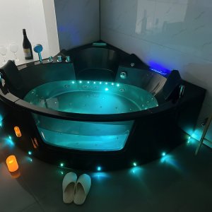 Massagebadekar - Freja Sort | Blank sort akryl | Uden varmelegeme Massagebadekar - Freja Sort | Blank sort akryl | Uden varmelegeme