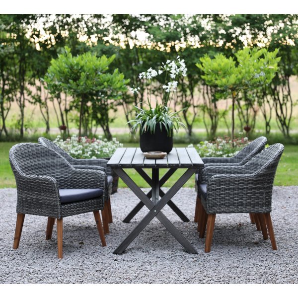 Spisegruppe Scottsdale bord 150 cm i Shabby Chic grå inklusiv 4 Valetta lænestole i grå kunstrattan Spisegruppe Scottsdale bord 150 cm i Shabby Chic grå inklusiv 4 Valetta lænestole i grå kunstrattan