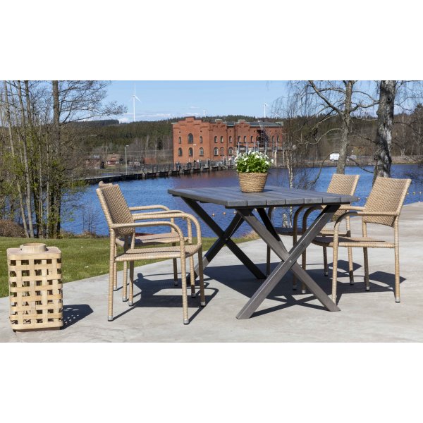 Scottsdale utematgrupp med 4 st karmstolar (stapelbara) och matbord 150 cm - Natur