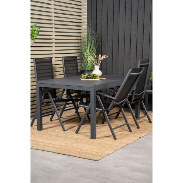 Holma Spisegruppe (160x100) - Sort - 4 Stole Holma Spisegruppe (160x100) - Sort - 4 Stole