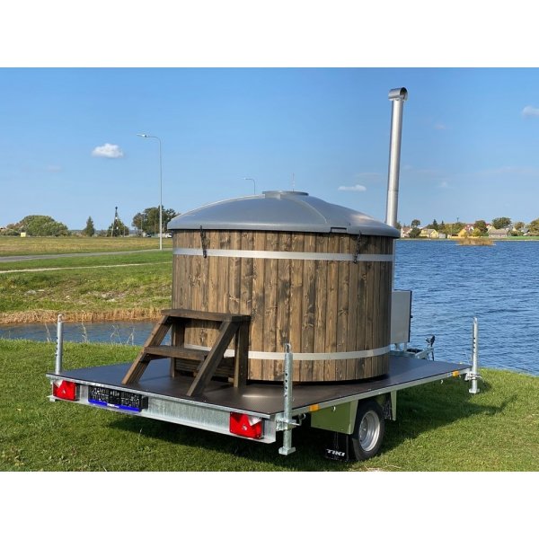 Trailer med vildmarksbad - Brndeopvarmning