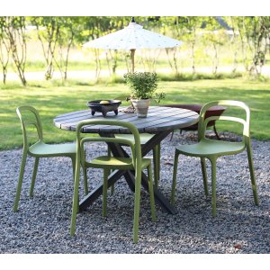 Läs mer om Matgrupp Scottsdale: Runt grått träbord inklusive 4 st Nordanå stapelbara stolar