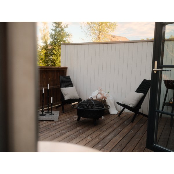 Svart d�ckstol med nackkudde i furu - Loungestol f�r uteplats