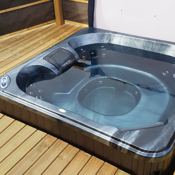 Spabad Foibe Blackline - 4 personer - Balboa VL260 Spabad Foibe Blackline - 4 personer - Balboa VL260