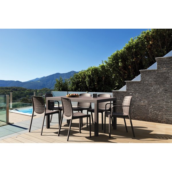 Tr�dg�rdsbord - Cedargrain