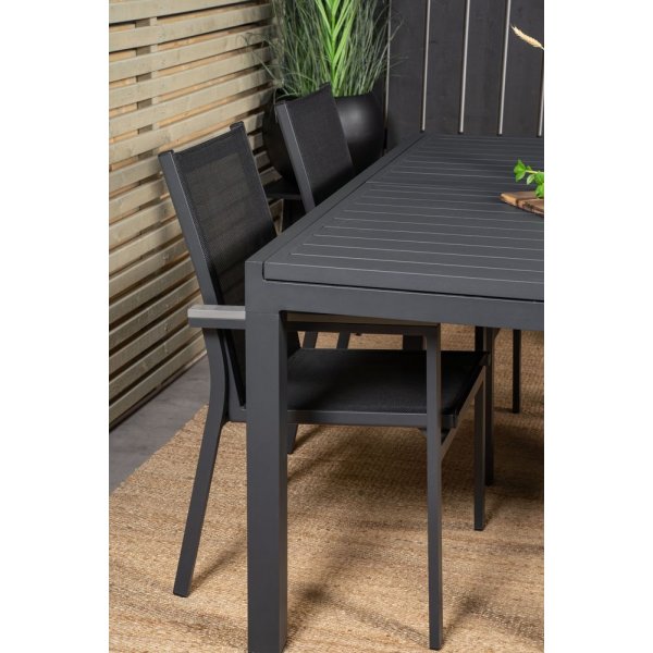 Holma Matgrupp (160x100) - Svart - 4 Stolar Holma Matgrupp (160x100) - Svart - 4 Stolar