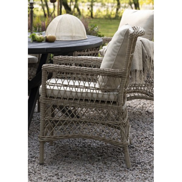 Provence utefåtölj i naturfärgad konstrotting Provence utefåtölj i naturfärgad konstrotting