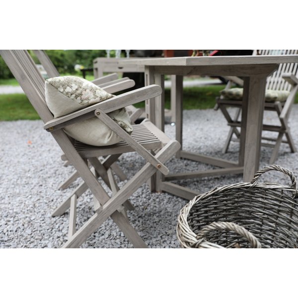 Matgrupp Salt� gr� teak: Slagbord inklusive 4 st Salt� karmstolar i gr� teak