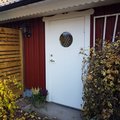 Vår nya fina dörr Moa med klarglas på vårt garage! Ytterdörr Moa med klarglas
