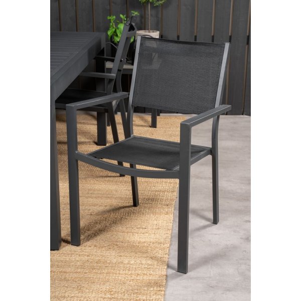 Holma Spisegruppe (160x100) - Sort - 4 Stole Holma Spisegruppe (160x100) - Sort - 4 Stole