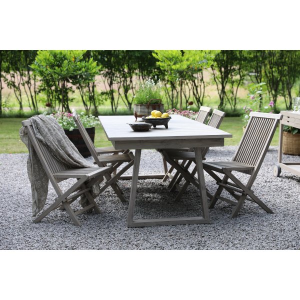Matgrupp Saltö grå teak: Bord 240 cm inklusive 6 st fällbara stolar i grå teak Matgrupp Saltö grå teak: Bord 240 cm inklusive 6 st fällbara stolar i grå teak