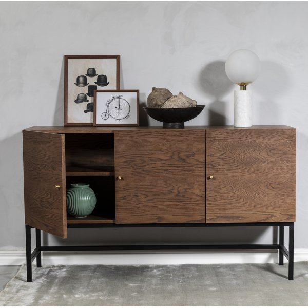 Carl sideboard i brunbetsad ek med 3 d�rrar